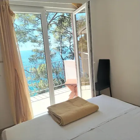 L&m Smokvica (Korcula)